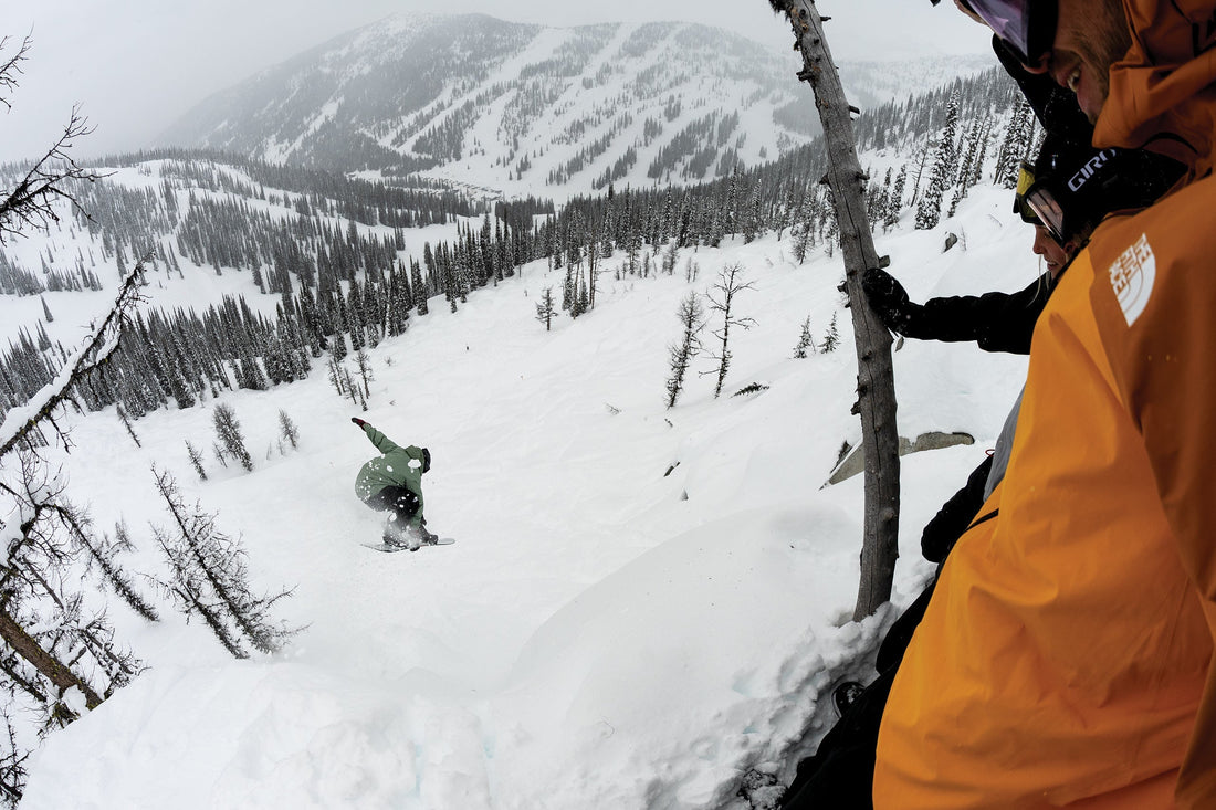 Austin Smith taps into that crew energy for an end-of-day drop straight to the lodge.