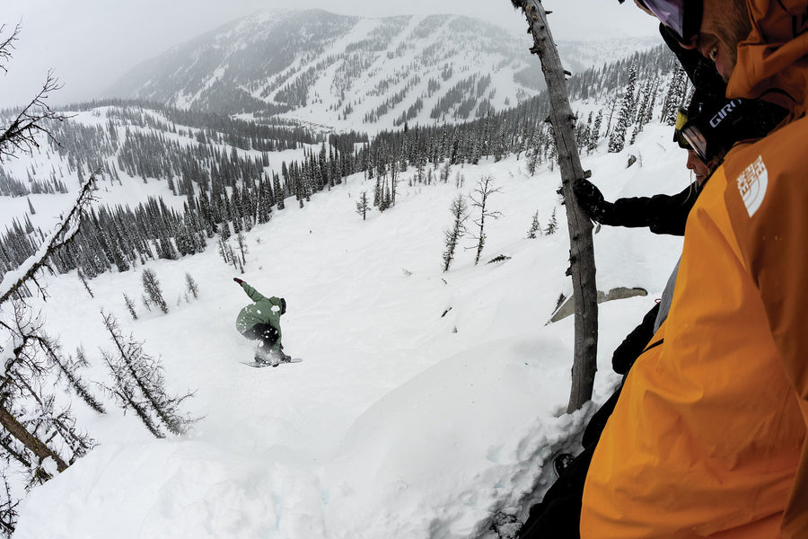 Austin Smith taps into that crew energy for an end-of-day drop straight to the lodge.