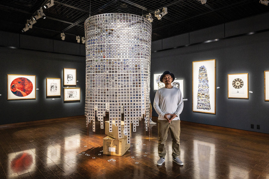 Exhibition installation view of “SHAKE-UP THE OLD FUTURE” (Ginza and Osaka, 2025) with artist Tsutomu Endo, presented non-commercially.