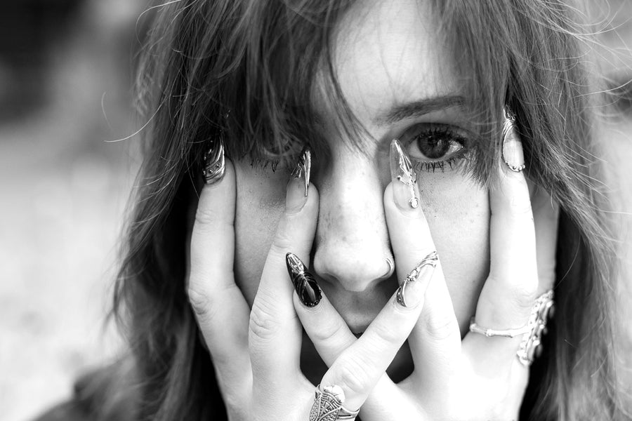 Style all the way through the tips of Mia Brookes’ fingers.